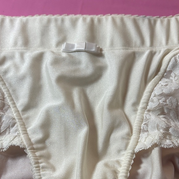 Victoria's Secret Cream Lace Panties - Picture 7 of 7